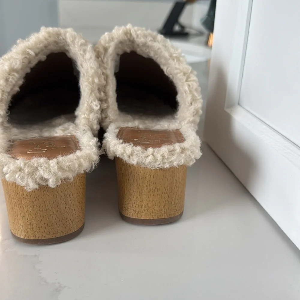 Crown Vintage mules in size 6. - Picture 2 of 7